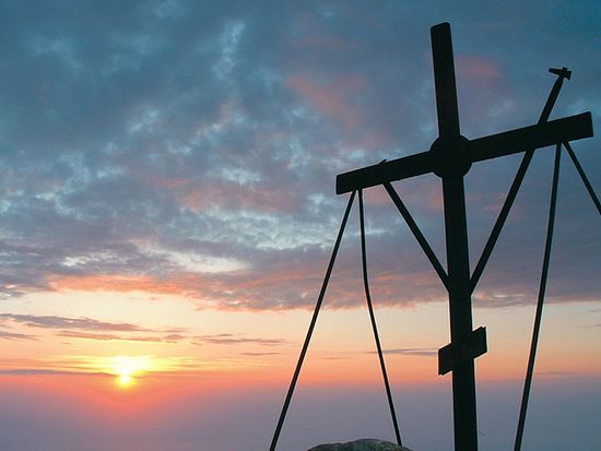 Крест на вершине Святой горы Афон